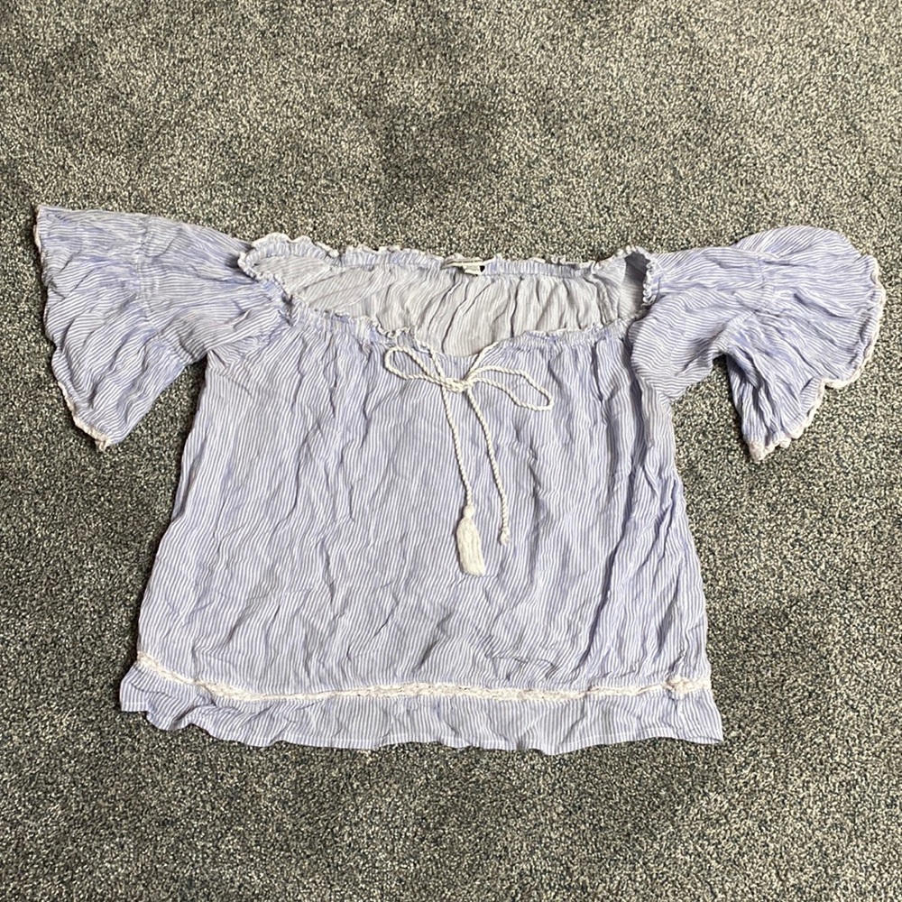 Cute off-schoulder shirt